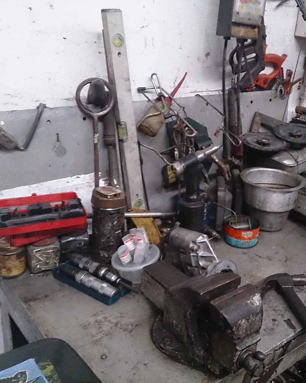 Interior de Taller Hermanos Rojas
