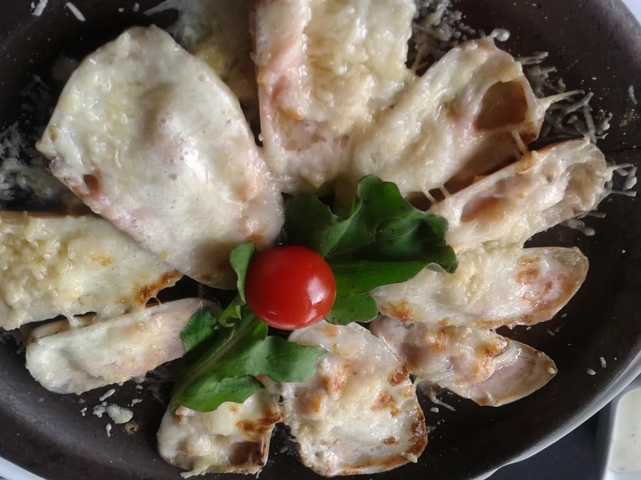 Machas a la parmesana gratinadas en su concha